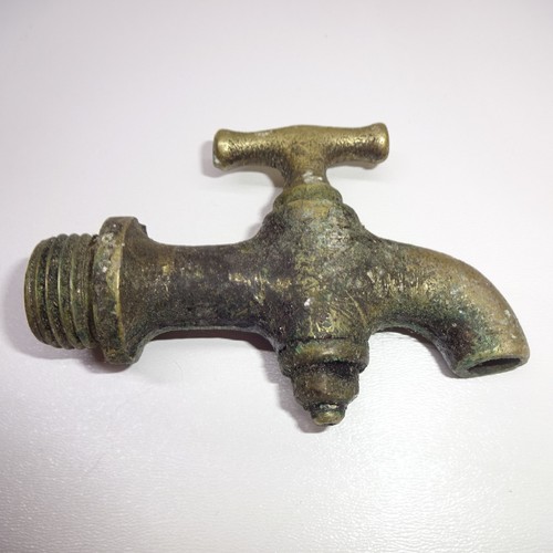 Kleiner auslauf wasserhahn - kleiner,
