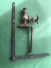 Schwenkbarer Wasserhahn, um