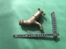 Wasserhahn aus einem