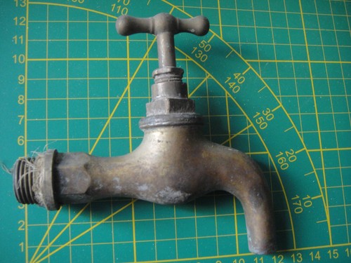 Alter wasserhahn auslaufhahn - wasserhahn,